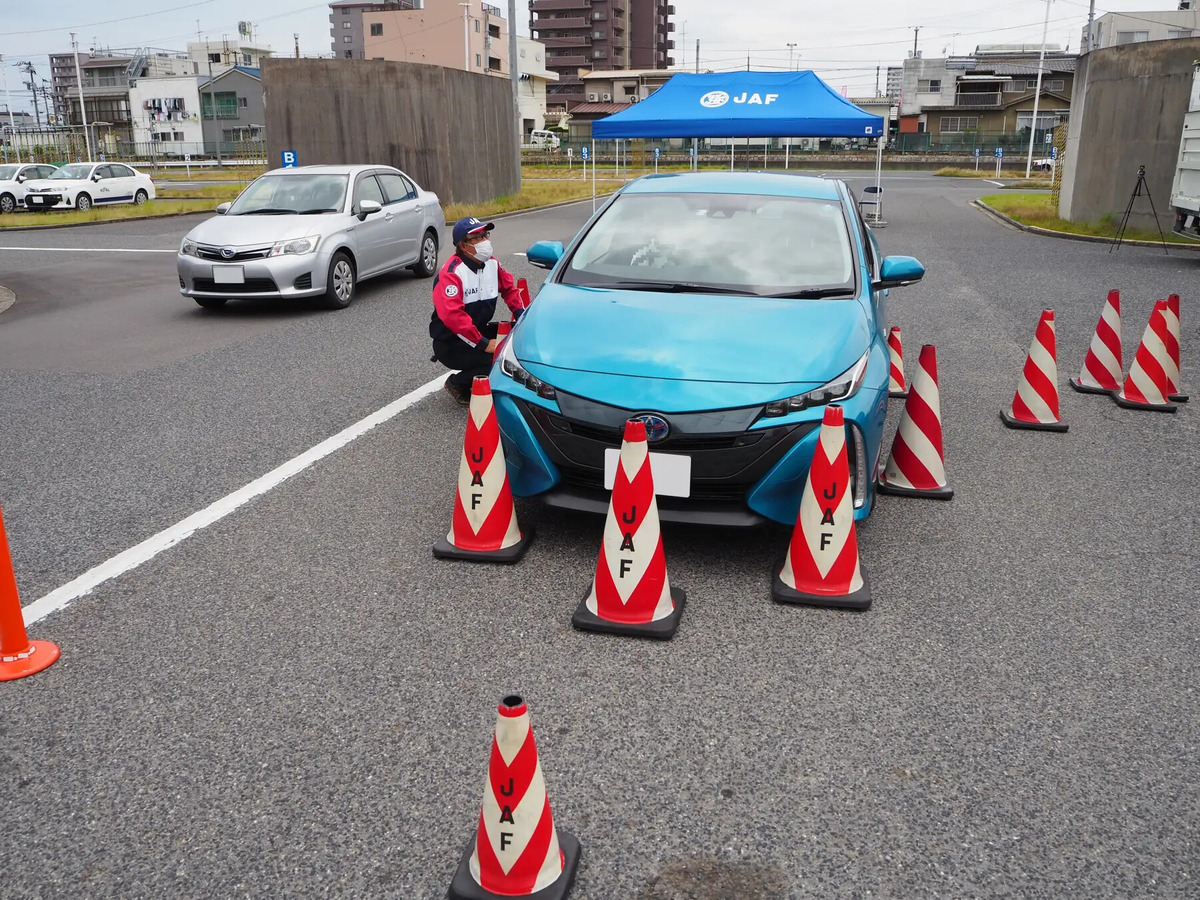 クルマの死角体験の様子